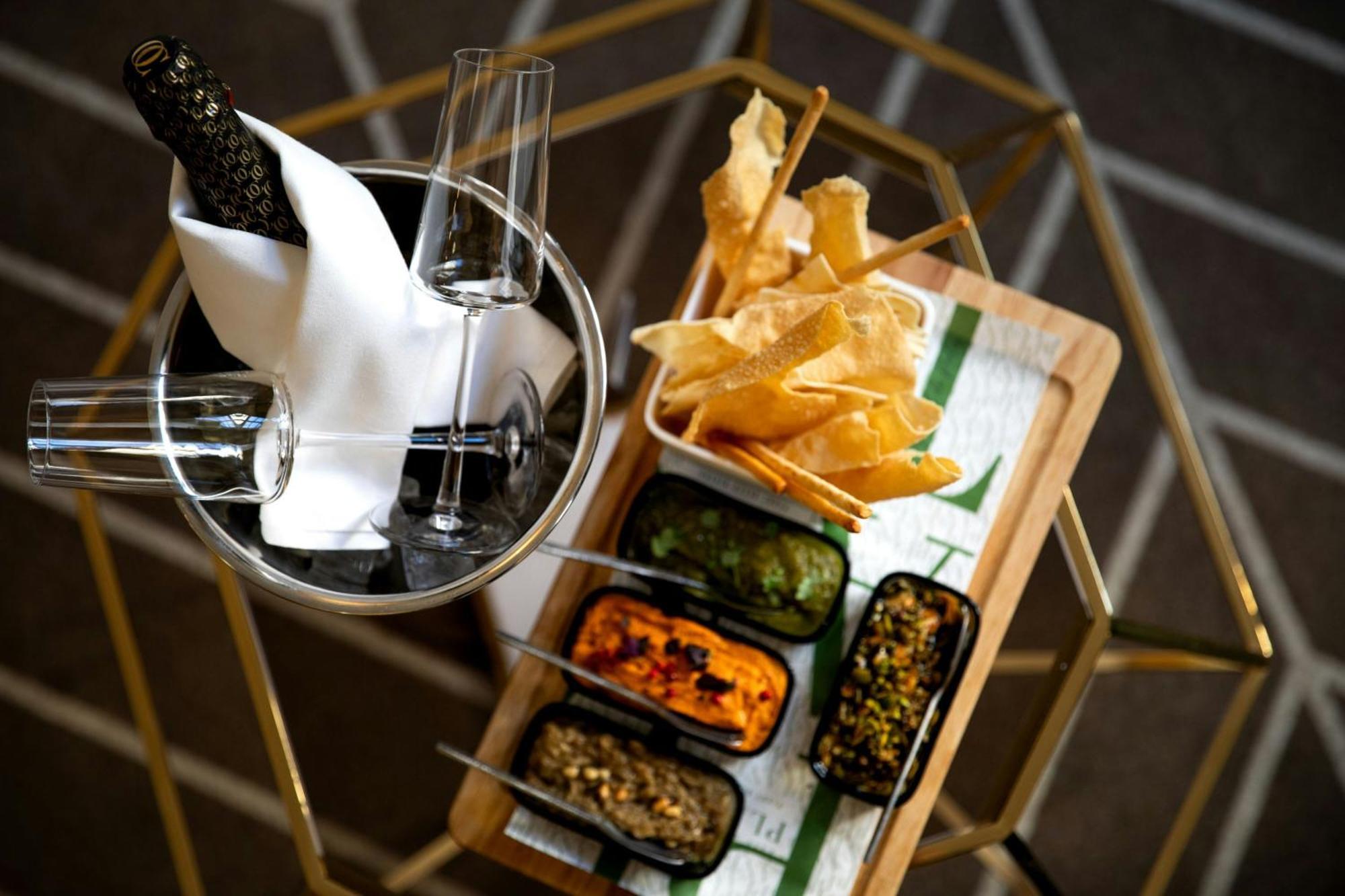 Hotel Sapphire House Antwerp, Autograph Collection By Marriott Zewnętrze zdjęcie A selection of tapas