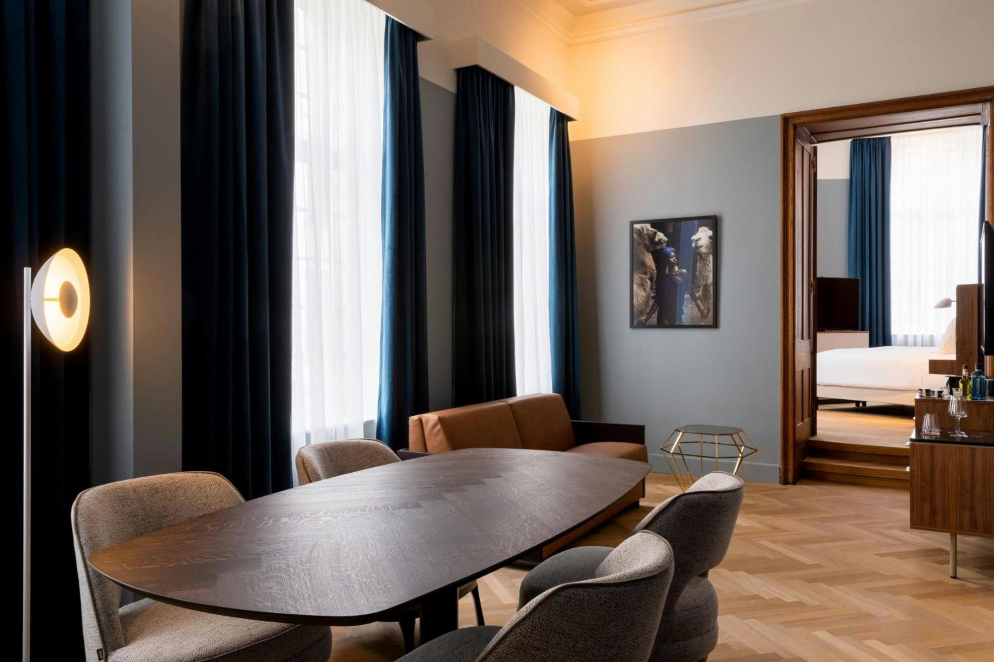 Hotel Sapphire House Antwerp, Autograph Collection By Marriott Zewnętrze zdjęcie The interior of a suite at the hotel